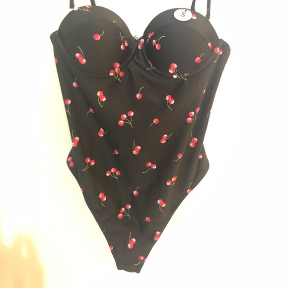 Bathing suit 🍒 🍒🍒 - Picture 2 of 5